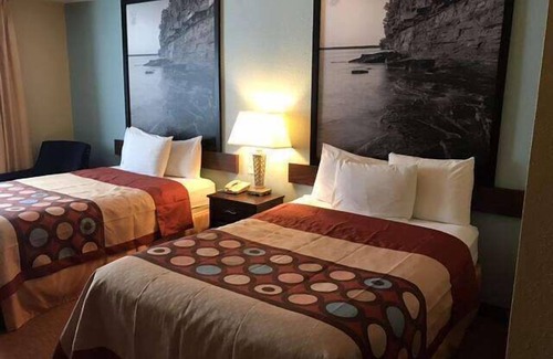 Plover Hotel | Super 8 by Wyndham Plover Stevens Point Area