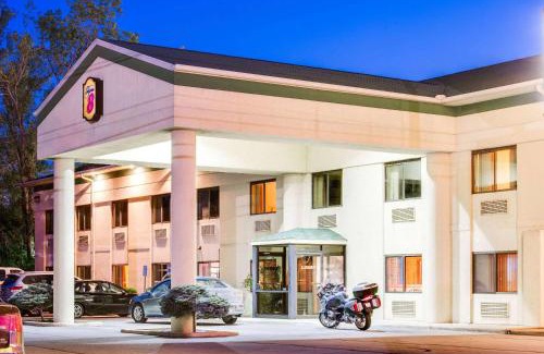 Port Clinton Hotel | Super 8 by Wyndham Port Clinton