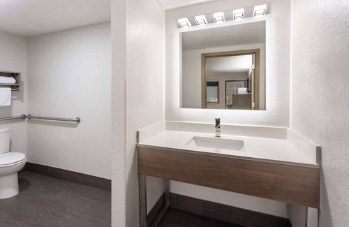 Prattville Hotel | Super 8 by Wyndham Prattville Montgomery