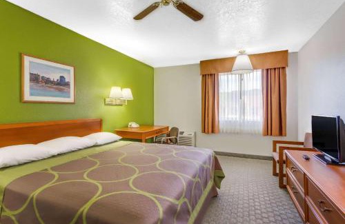 Price Hotel | Super 8 by Wyndham Price