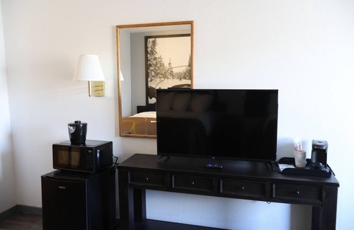 Price Hotel | Super 8 by Wyndham Price