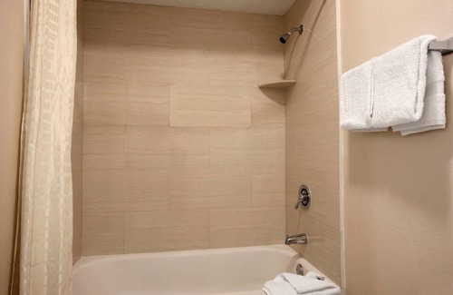 Rahway Hotel | Super 8 by Wyndham Rahway/Newark
