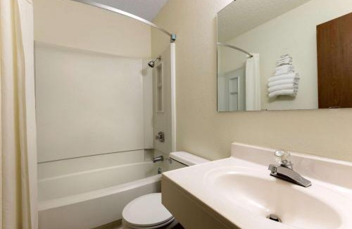 Raton Hotel | Super 8 by Wyndham Raton