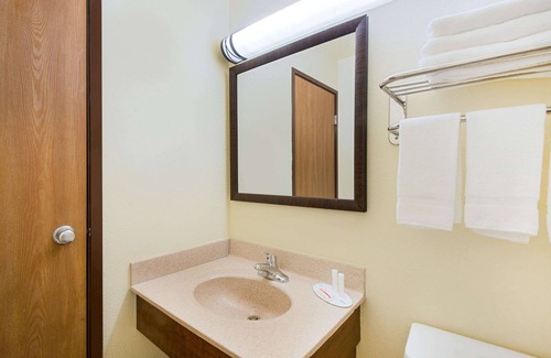 Ripley Hotel | Super 8 by Wyndham Ripley