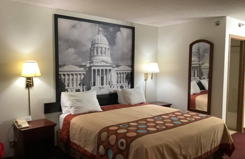 Riverside Hotel | Super 8 by Wyndham Riverside/Kansas City