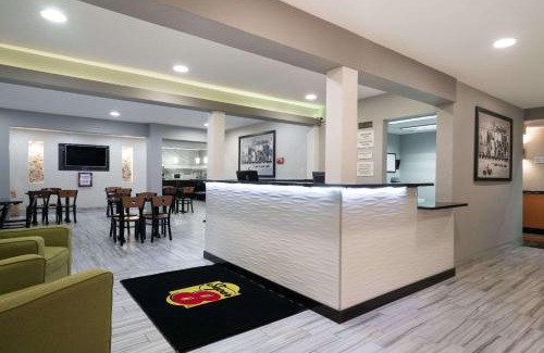 Rochester Hotel | Super 8 by Wyndham Rochester Mayo Clinic Area