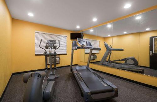 Rochester Hotel | Super 8 by Wyndham Rochester Mayo Clinic Area