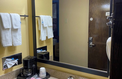 Rochester Hotel | Super 8 by Wyndham Rochester Mayo Clinic Area