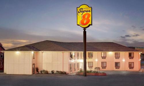Rock Port Hotel | Super 8 by Wyndham Rock Port MO