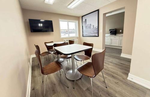 Rockford Hotel | Super 8 by Wyndham Rockford South