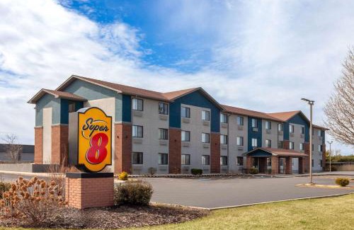 Romeoville Hotel | Super 8 by Wyndham Romeoville Bolingbrook