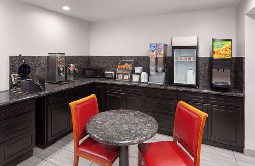 Romeoville Hotel | Super 8 by Wyndham Romeoville Bolingbrook