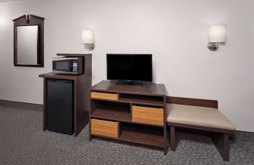 Romeoville Hotel | Super 8 by Wyndham Romeoville Bolingbrook