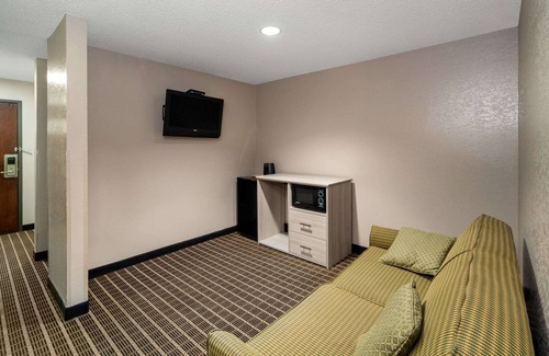 Shepherdsville Hotel | Super 8 by Wyndham Shepherdsville/Louisville South I65
