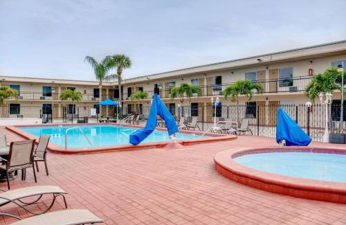 St. Petersburg - Clearwater Hotel | Super 8 by Wyndham St. Petersburg