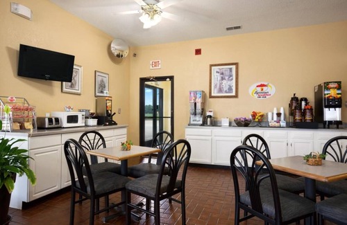 Salem Hotel | Super 8 by Wyndham Salem