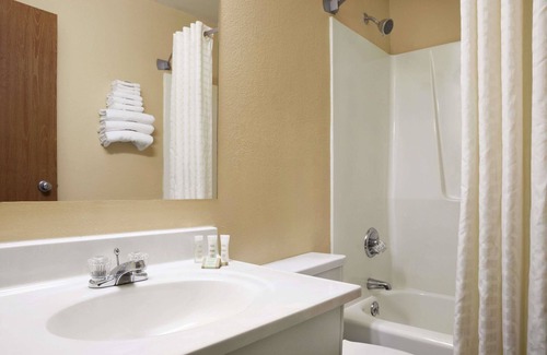Salem Hotel | Super 8 by Wyndham Salem