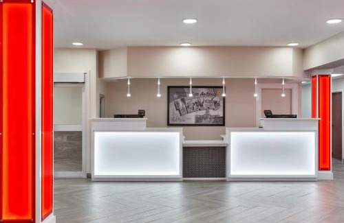 North San Antonio - SAT Hotel | Super 8 by Wyndham San Antonio Airport North