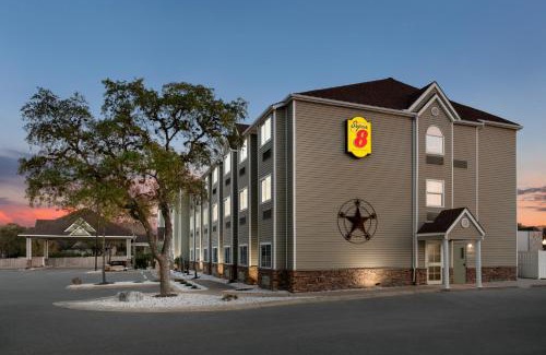 North San Antonio - SAT Hotel | Super 8 by Wyndham San Antonio Airport North