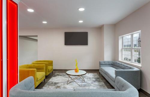 North San Antonio - SAT Hotel | Super 8 by Wyndham San Antonio Airport North