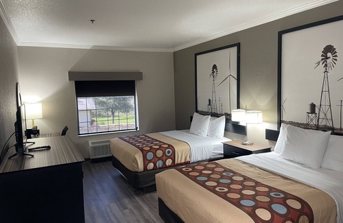 San Antonio Hotel | Super 8 by Wyndham San Antonio/Alamodome Area