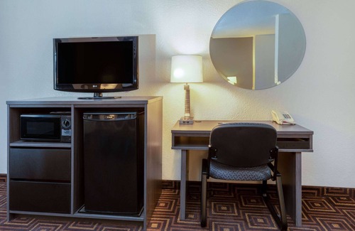 Seguin Hotel | Super 8 by Wyndham Seguin