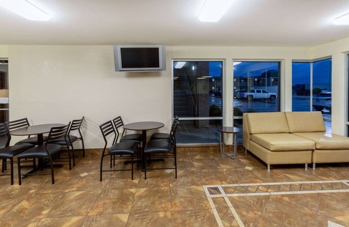 Seguin Hotel | Super 8 by Wyndham Seguin