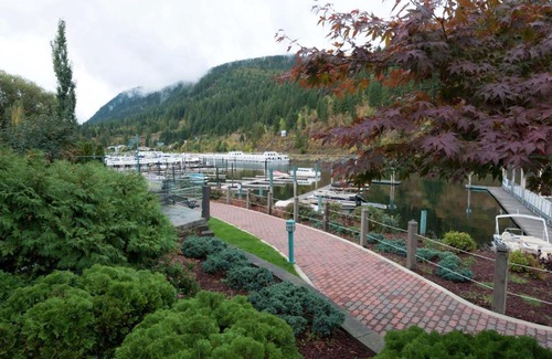 Sicamous Hotel | Super 8 by Wyndham Sicamous