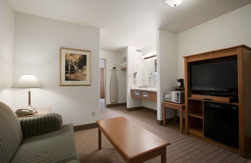 Slave Lake Hotel | Super 8 by Wyndham Slave Lake AB