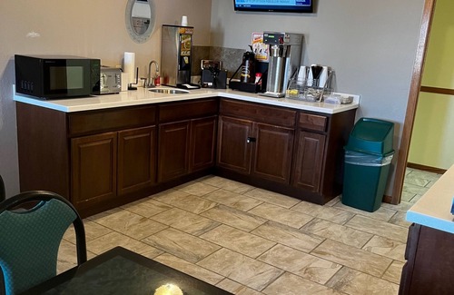 Smithville Hotel | Super 8 by Wyndham Smithville/Kansas City