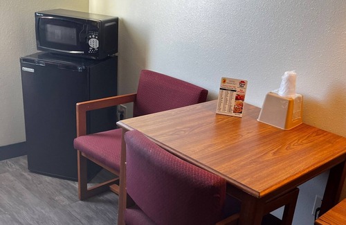 Smithville Hotel | Super 8 by Wyndham Smithville/Kansas City