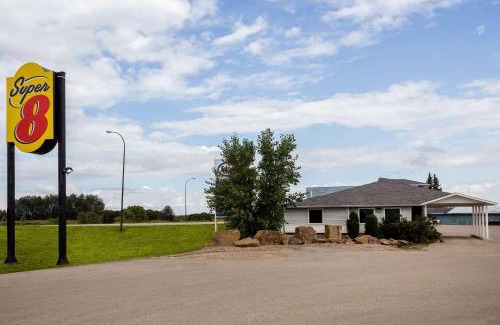 Smoky Lake Hotel | Super 8 by Wyndham Smoky Lake
