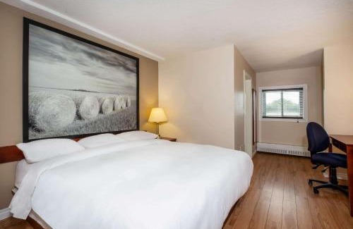 Smoky Lake Hotel | Super 8 by Wyndham Smoky Lake