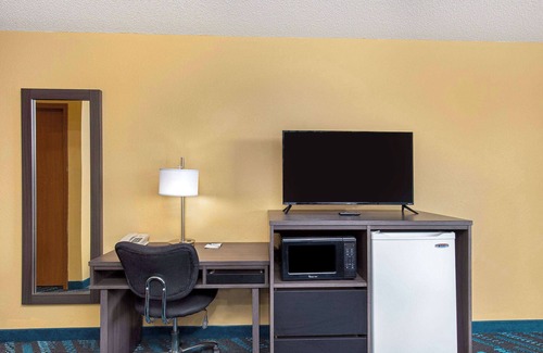 Somerset Hotel | Super 8 by Wyndham Somerset