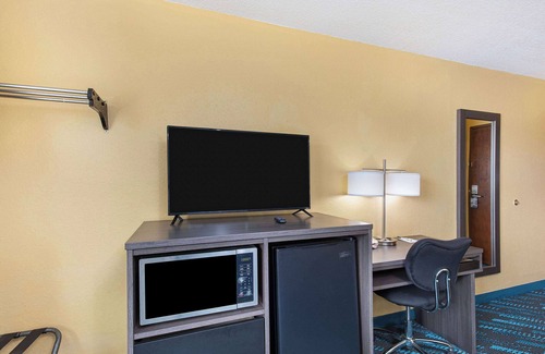 Somerset Hotel | Super 8 by Wyndham Somerset
