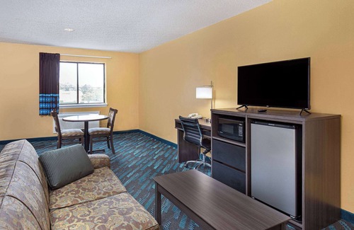 Somerset Hotel | Super 8 by Wyndham Somerset