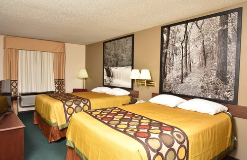 Turners Hotel | Super 8 by Wyndham Springfield/Battlefield