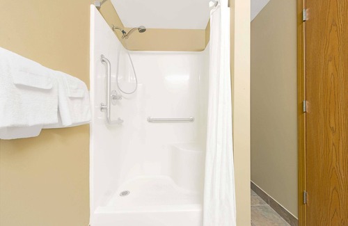 St. Clair Hotel | Super 8 by Wyndham St. Clair MO