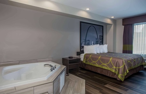 St. Louis Hotel | Super 8 by Wyndham St. Louis North