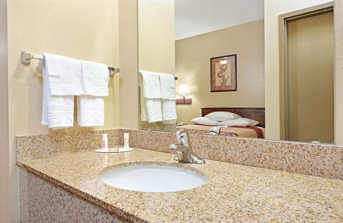 Airport Township Hotel | Super 8 by Wyndham St. Louis Airport