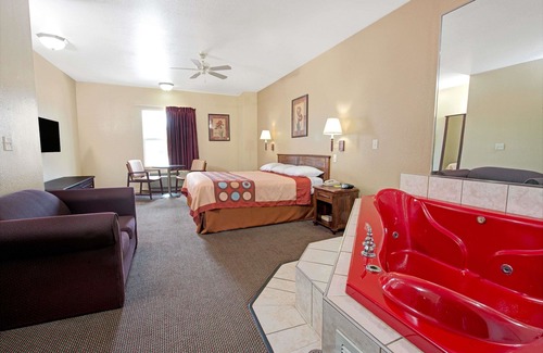 Airport Township Hotel | Super 8 by Wyndham St. Louis Airport