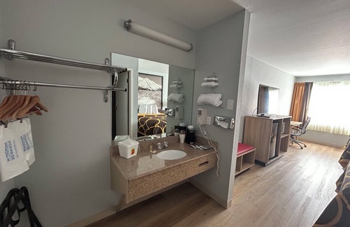 Sterling Hotel | Super 8 by Wyndham Sterling CO