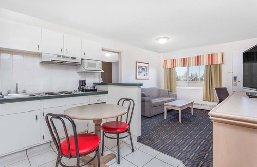 Stettler Hotel | Super 8 by Wyndham Stettler