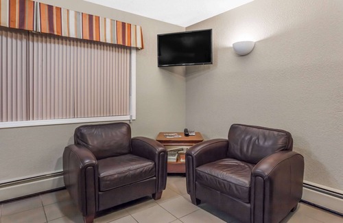 Stettler Hotel | Super 8 by Wyndham Stettler