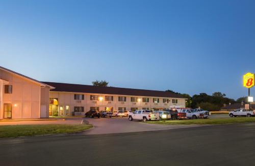 Storm Lake Hotel | Super 8 by Wyndham Storm Lake