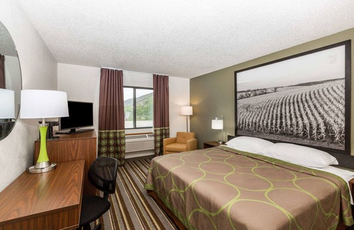Storm Lake Hotel | Super 8 by Wyndham Storm Lake