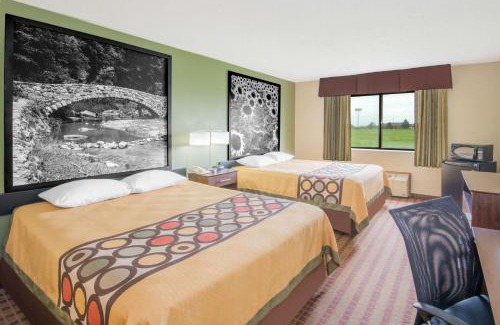 Story City Hotel | Super 8 by Wyndham Story City