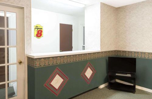 Taylorville Hotel | Super 8 by Wyndham Taylorville IL