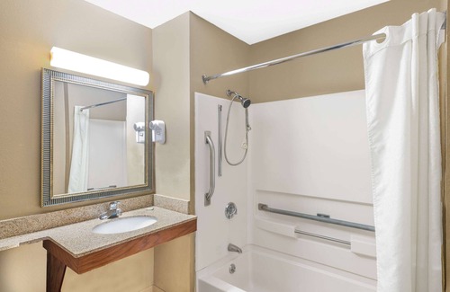 Tilton Hotel | Super 8 by Wyndham Tilton/Lake Winnipesaukee