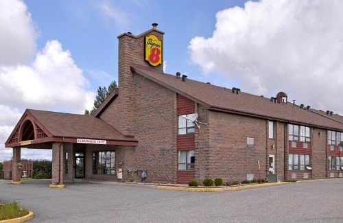 Timmins Hotel | Super 8 by Wyndham Timmins ON